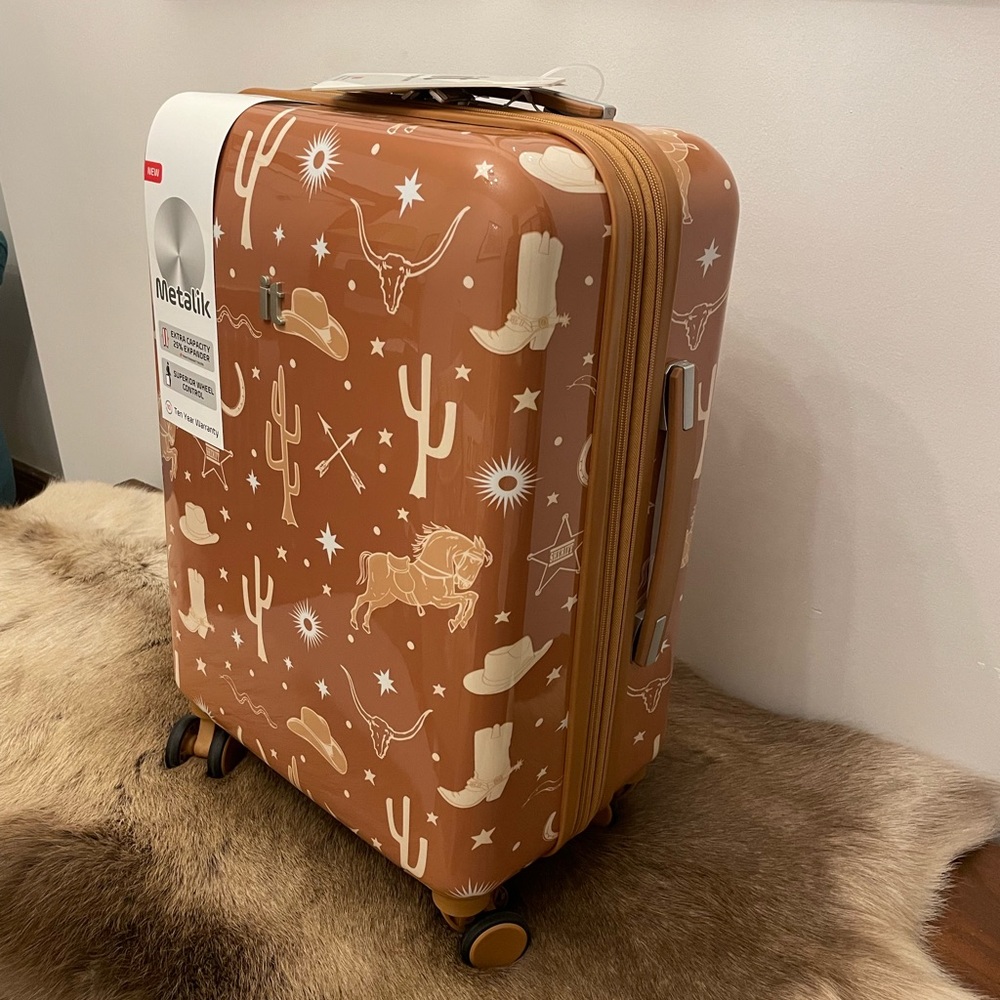 “Don’t Mess With Texas” IT Brand Sheen range carry on suitcase